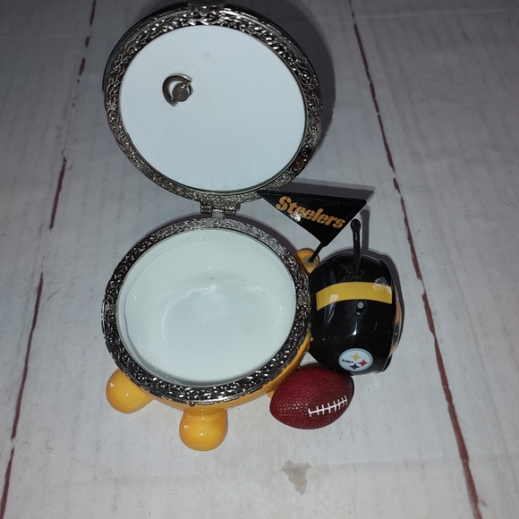 Steelers Bradford exchange ladybug music box - Picture 9 of 12